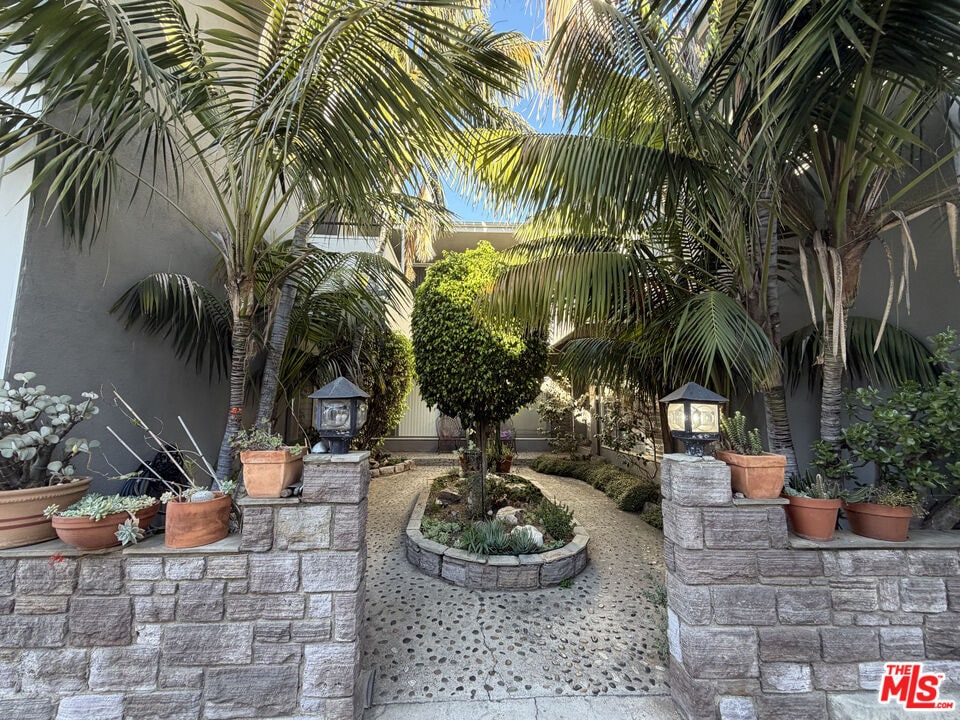 Photo - 742 S Plymouth Blvd Unidad 6