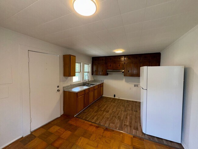 Photo - 401 Madison Ave NW