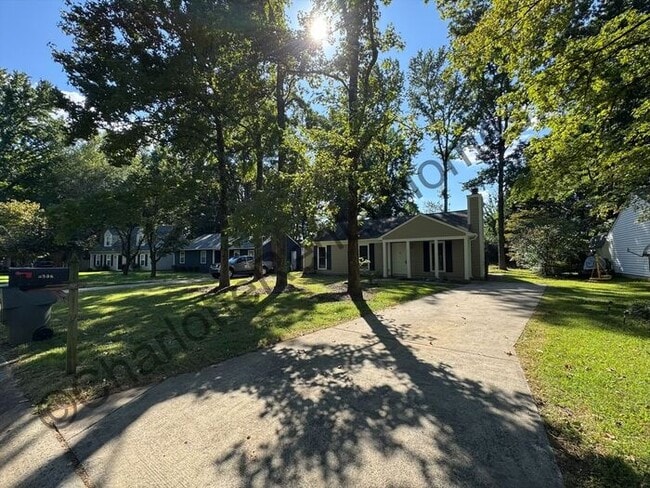 Building Photo - Charming 3 bedroom 2 bath home in east Cha...