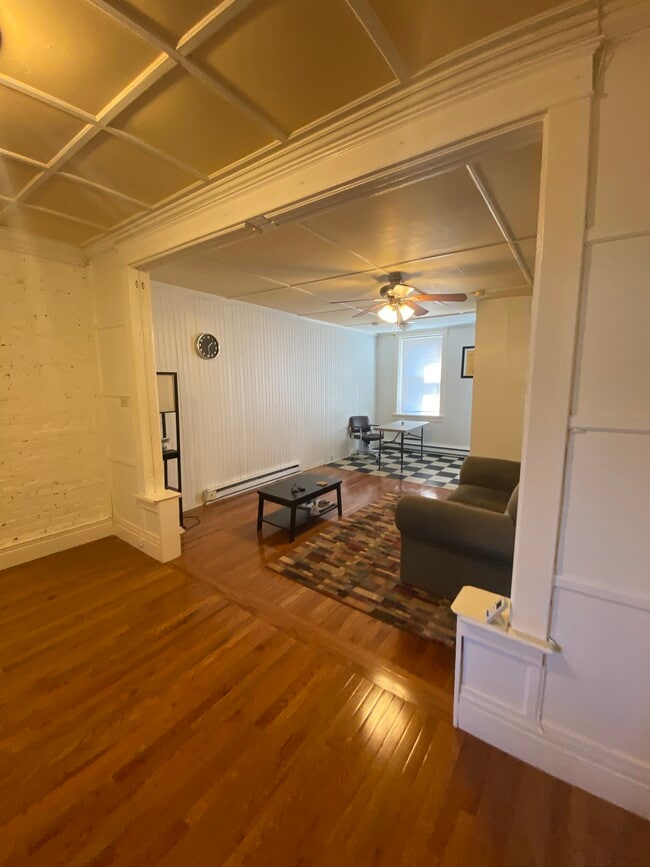 Photo - 110 Williams Street Aly Unidad RPI HOUSING 2 bed