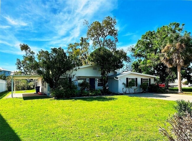 Building Photo - 812 Bayview Dr Rental