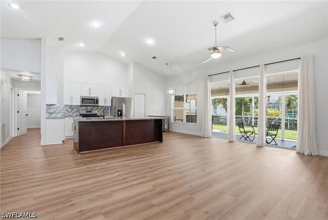 Photo - 670 Lambton Ln