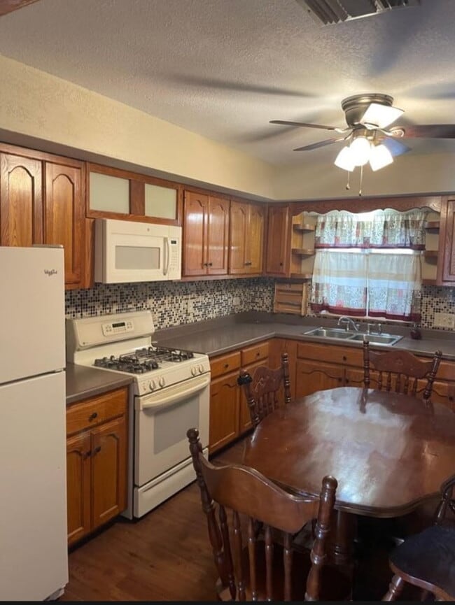 Photo - 141 W Dickson Ave