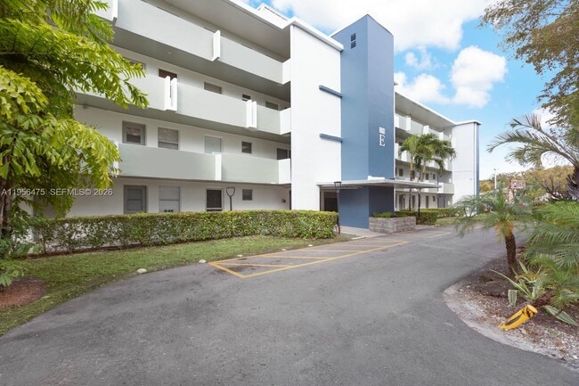 Photo - 1351 NE 191st St Unit E 106