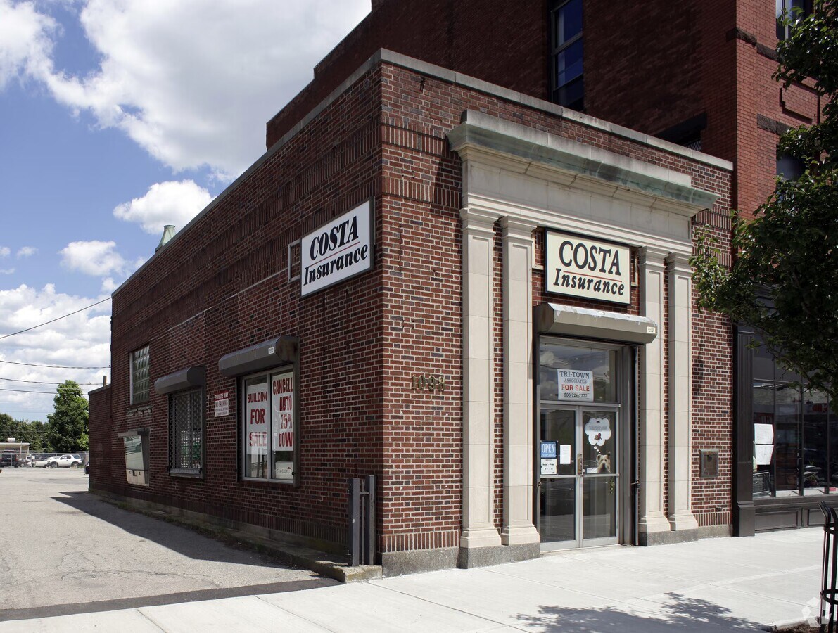Photo - 1098 Main St