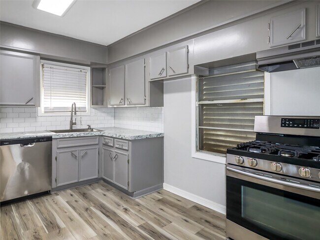 Photo - 6705 Speaker St