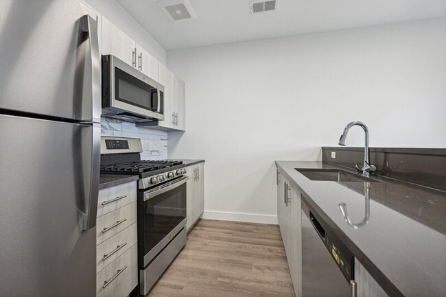 Building Photo - 49 N Day St Rental