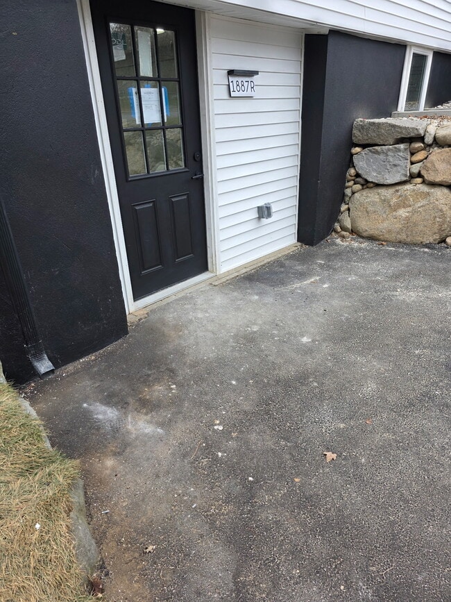 Photo - 1887 Washington Street Ext