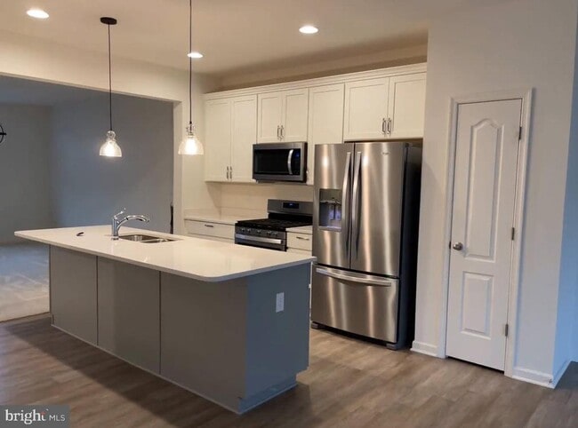 Building Photo - 120 Metcalf Terrace