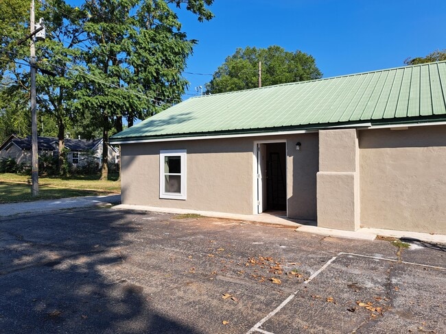 Building Photo - 1306 Iowa Ave Unit 2 Rental