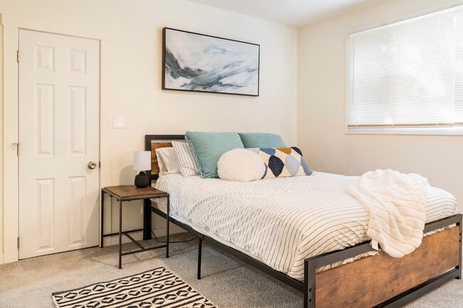 Building Photo - 5506 NE Hoyt St