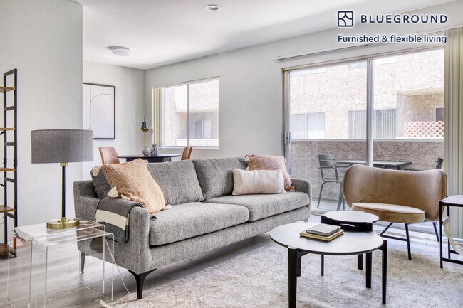 Photo - 616 N Sweetzer Ave Unidad FL2-ID492