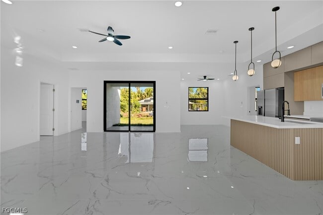 Photo - 5231 6th St W