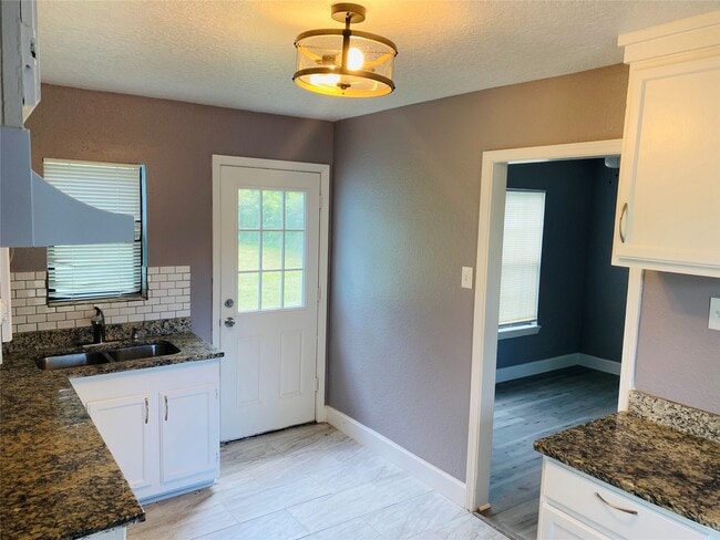 Photo - 7547 Laura Koppe Rd