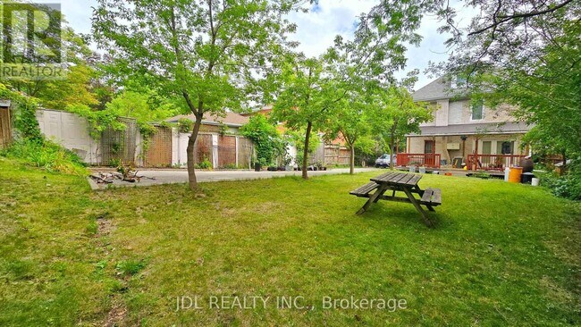 Photo - 110 Church St S