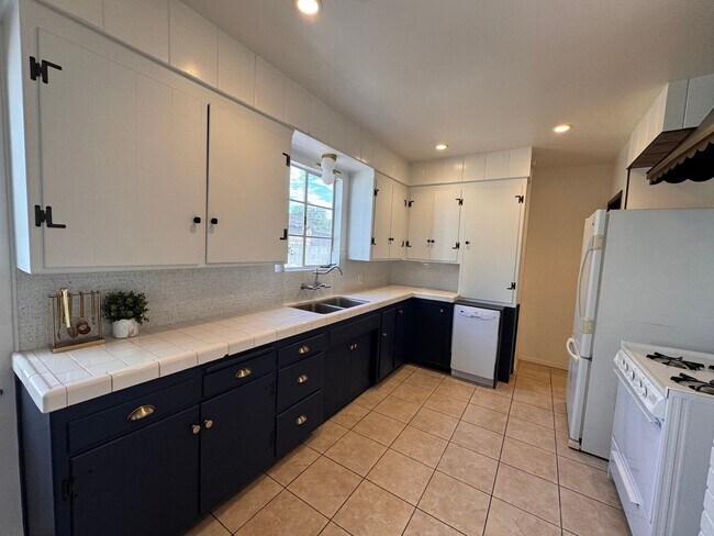 Photo - 5648 Riverton Ave Unit 5648 Riverton