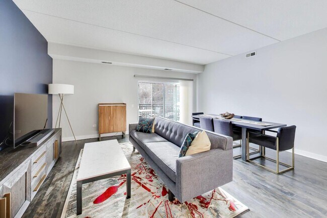 Photo - 4311 N Sheridan Rd