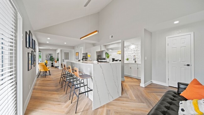 Photo - Aero Riverside