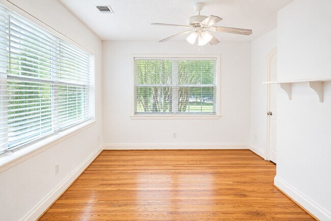 Photo - 2022 Southgate Blvd