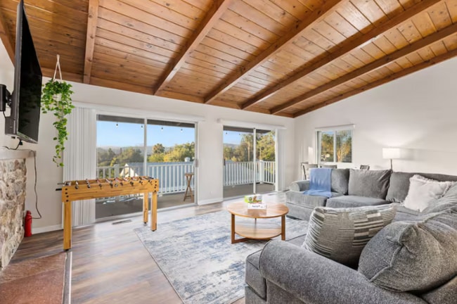 Photo - 321 W Kalmia St