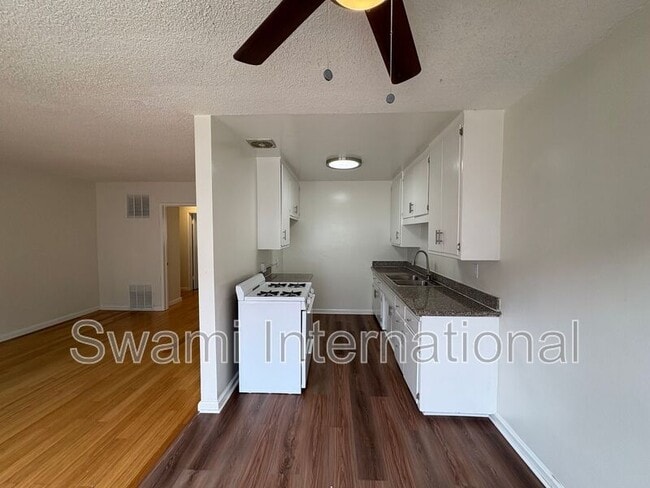 Photo - 2700 W El Segundo Blvd Unit #03