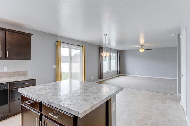 Photo - 4 Bed/2.5 Home In Kuna! - Pets Welcome!