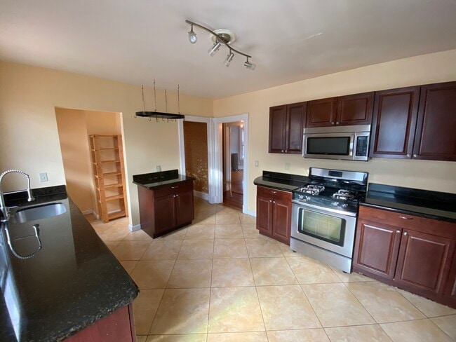 Kitchen - 248 Brown St Unit 2