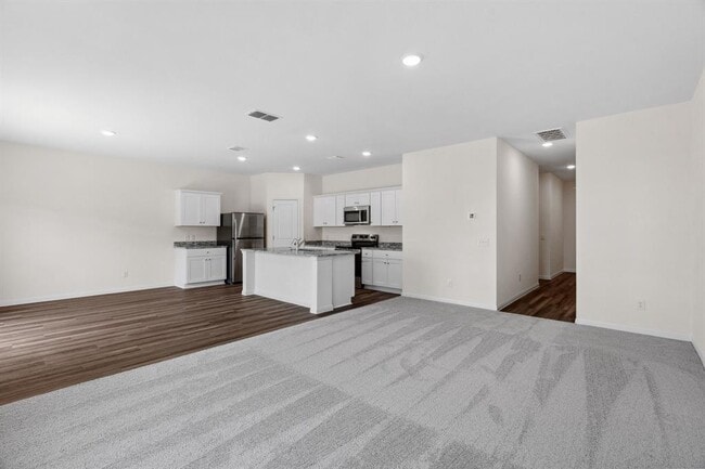 Photo - 513 Thistle Ln