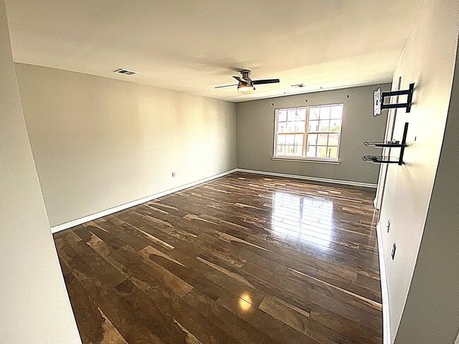 Photo - 54 N School Ln