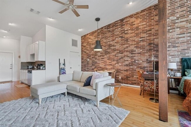 Photo - 2931 E 12th St Unit 306