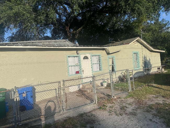 1915 W Kirby St