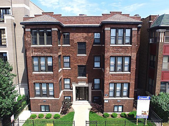 Building Photo - 3709 N Wilton Ave Unit 3