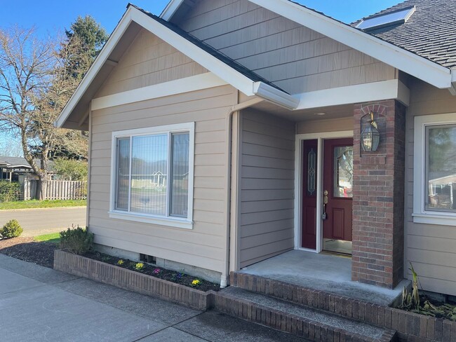 Lovely 3 Bed 2 Bath House in River Road Area - Lovely 3 Bed 2 Bath House in River Road Area