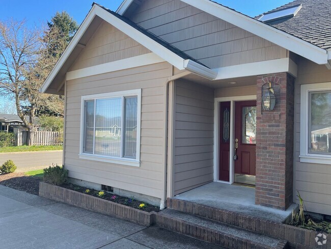 Building Photo - Lovely 3 Bed 2 Bath House in River Road Area