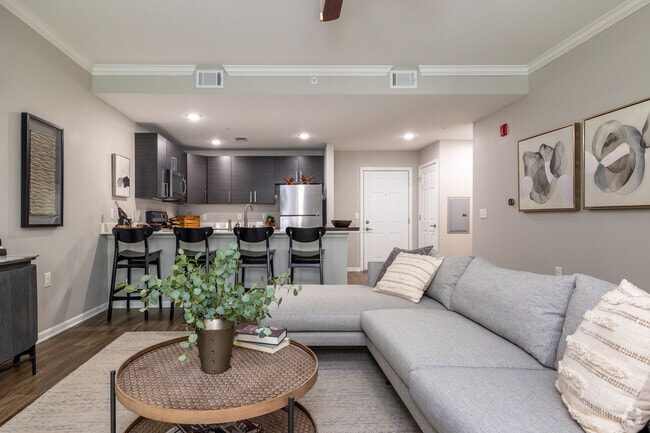1BR, 1BA - 779SF - Living Room