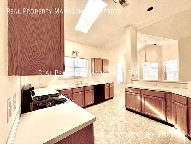 Photo - 109 Claremont Way