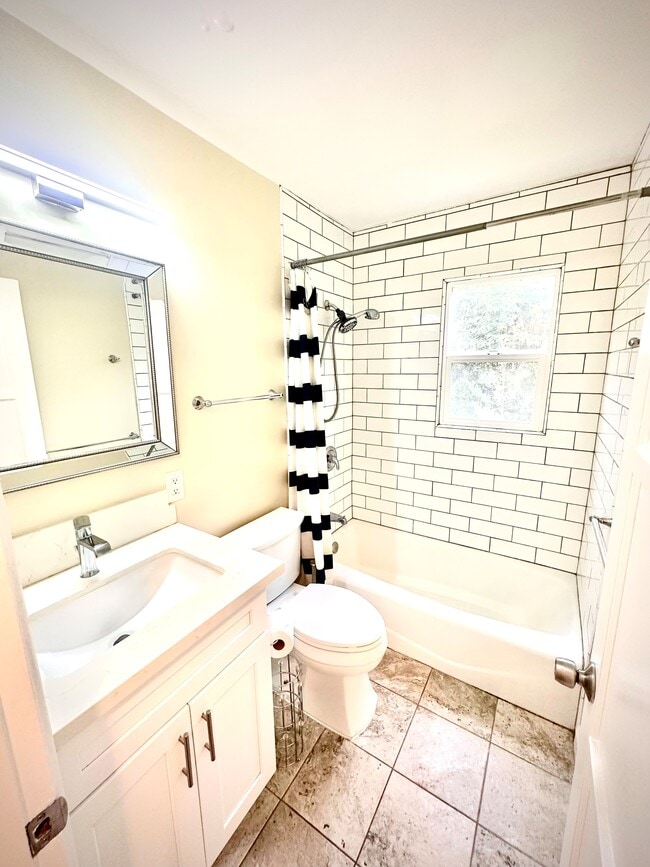 Baño - 1729 Raymond Hill Rd Unidad 3