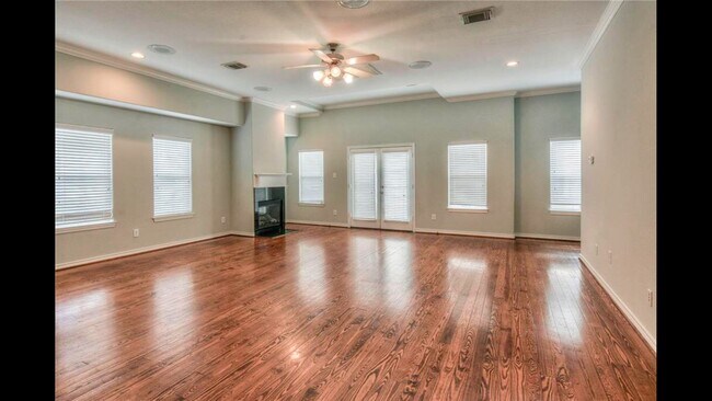 Photo - 5415 Kansas St