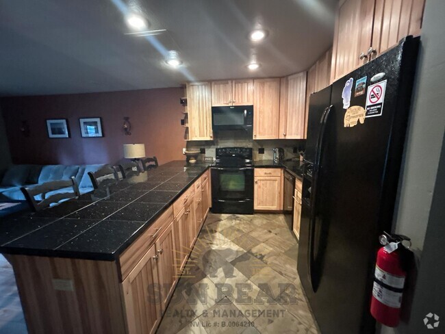 Building Photo - 3 Bedroom - Great Location! Rental