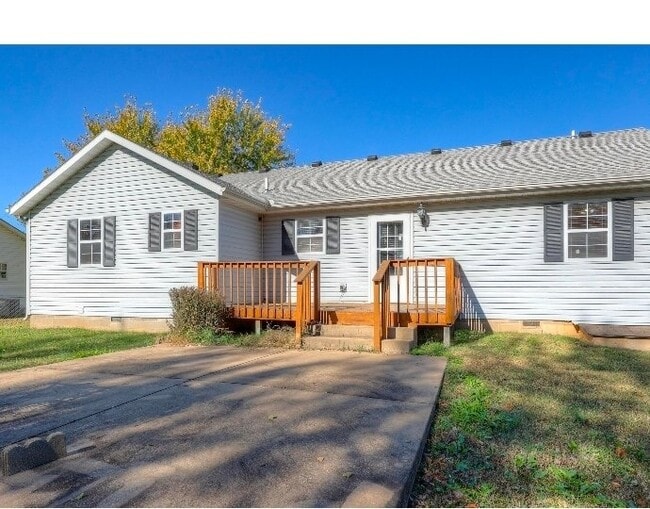 Photo - 210 Azalea St