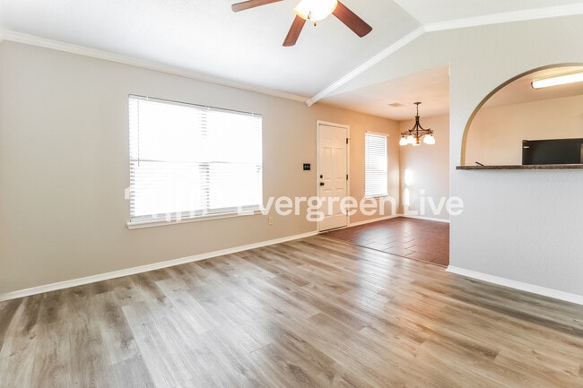 Photo - 1115 Yarrow Dr