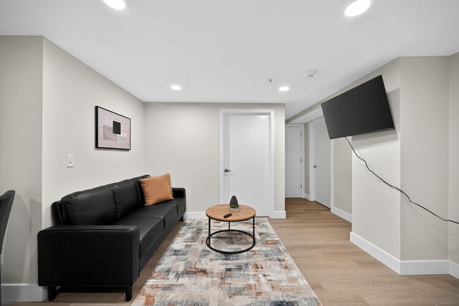 Building Photo - 501 Washington St