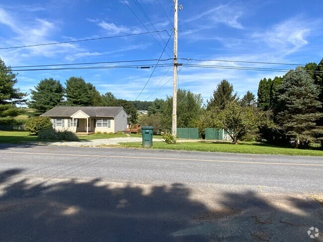 Building Photo - 390 Pine Grove Rd Rental