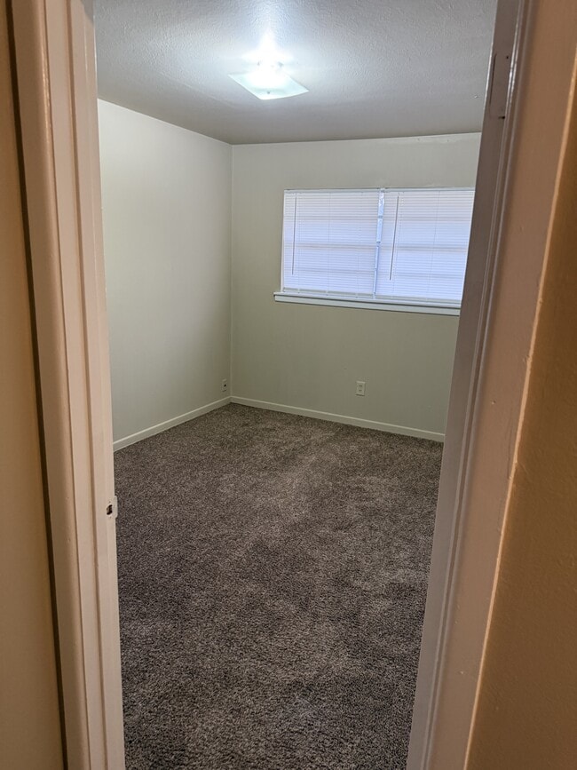 Photo - 910 W Lennon Dr