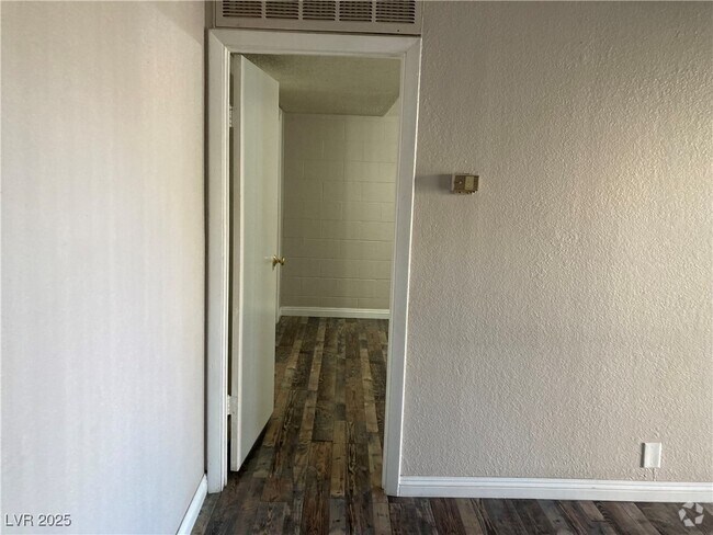 Building Photo - 575 S Royal Crest Cir Unit 13 Rental