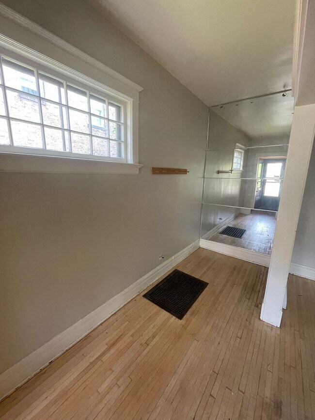 Photo - 920-922 E 4th St Unit 922 E 4th St