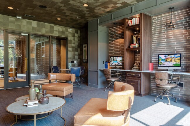 CENTRO DE NEGOCIOS - The Hudson Alton Collection