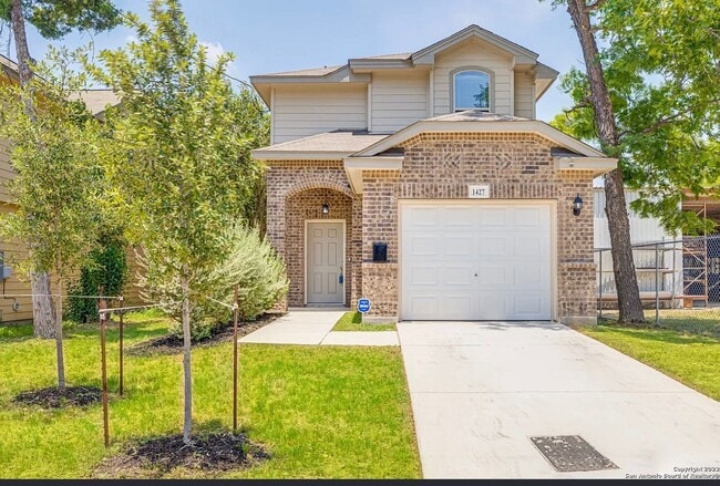 Building Photo - 3-Bedroom Home Near Downtown San Antonio | Pets Considered + Section 8 Welcome