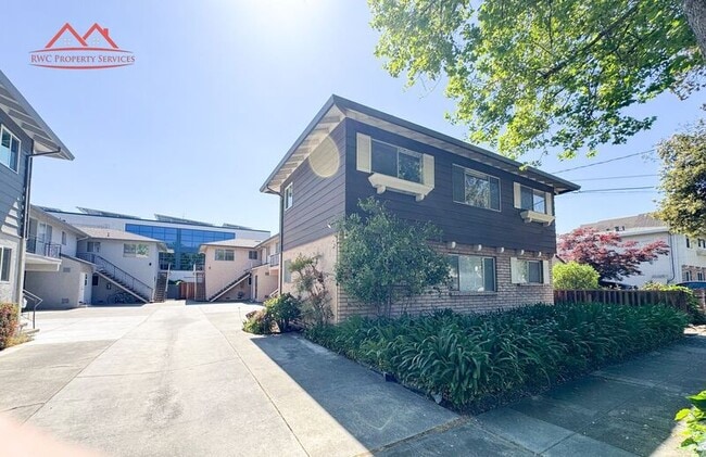 Building Photo - 411 College Ave Unit E