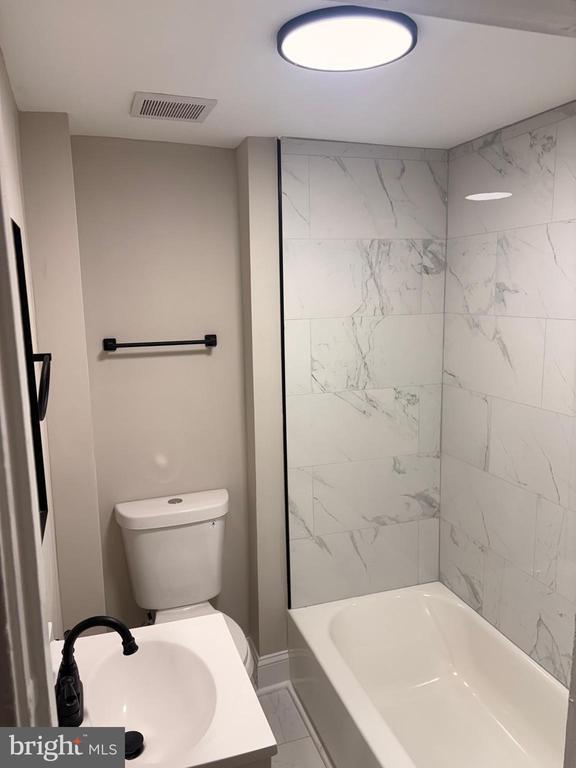 Photo - 2913 Parkwood Ave